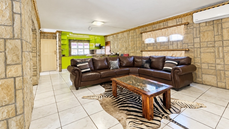 5 Bedroom Property for Sale in Wilkoppies North West